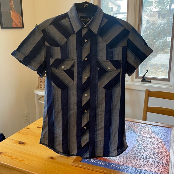 Wrangler Other - Wrangler western shirt size small vintage button up